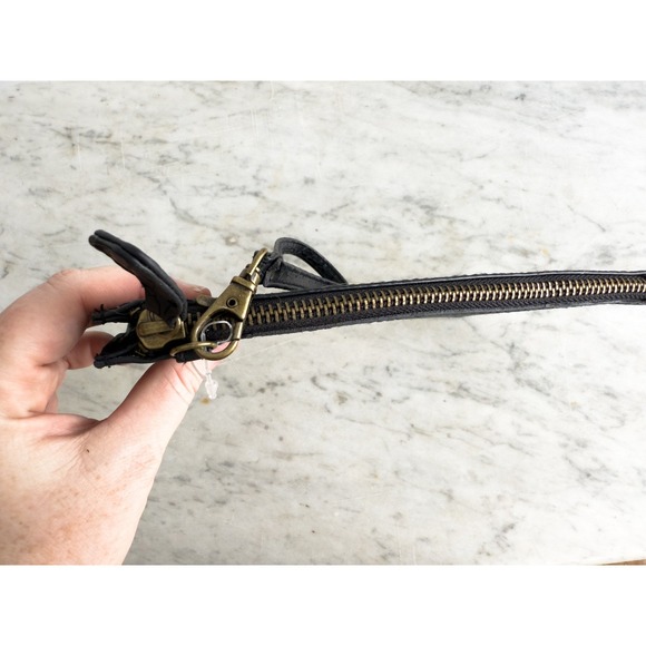 Bass Wristlet Clutch‎ Purse Black Vegan Leather NWT - Picture 2 of 4